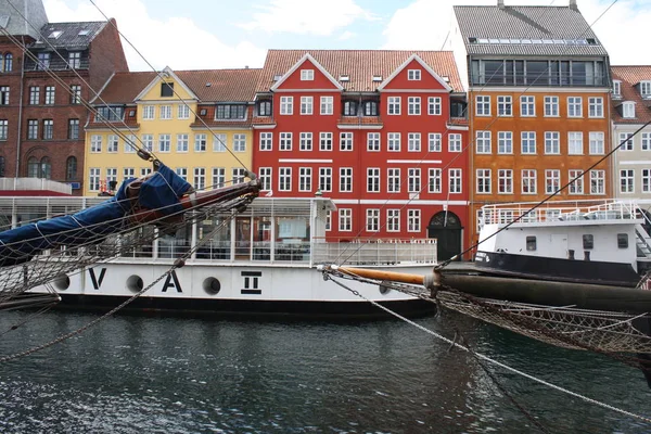 Водные каналы, Nyhavn, Копенгаген, Дания — стоковое фото