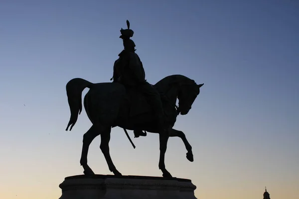 Monumento al re Vittorio Emanuele II, che ha unito l'Italia, a Roma — Foto Stock