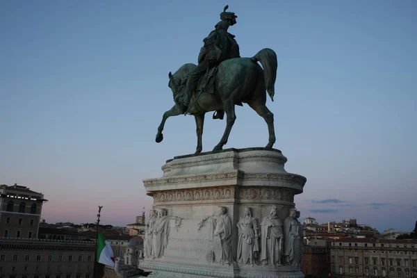 Памятник Виктору Иммануилу II, объединившему Италию, в Риме, Италия — стоковое фото