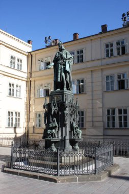 heykel Kral Charles IV (karolo quarto) Prag charles Köprüsü yakınlarında