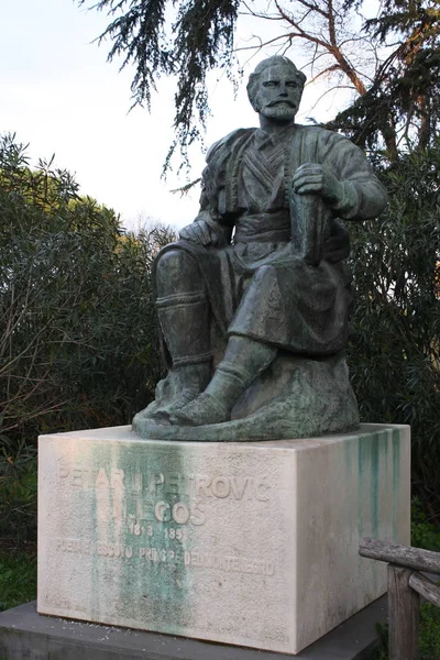 Памятник Петру II Петровичу-Негосу в парке Боргезе, Рим — стоковое фото