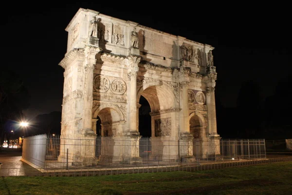 Arch Konstantin bir yaz gecesi, Roma, İtalya — Stok fotoğraf