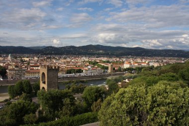 Panoramik şehir nehir, Toskana, İtalya ile Floransa İtalya üzerinde.