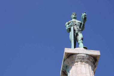 Belgrad Victor bronz, yapılan anıt heykeli bulunan Kalemegdan parka bakan Sava Nehri ve Zemun bölge, Belgrade, Sırbistan.