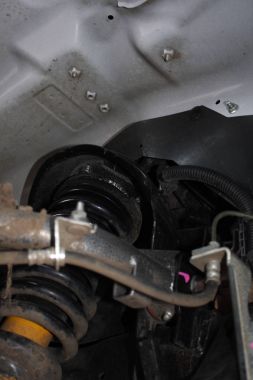 Sürücü arabanın lastiği ve amortisör ön tekerlek