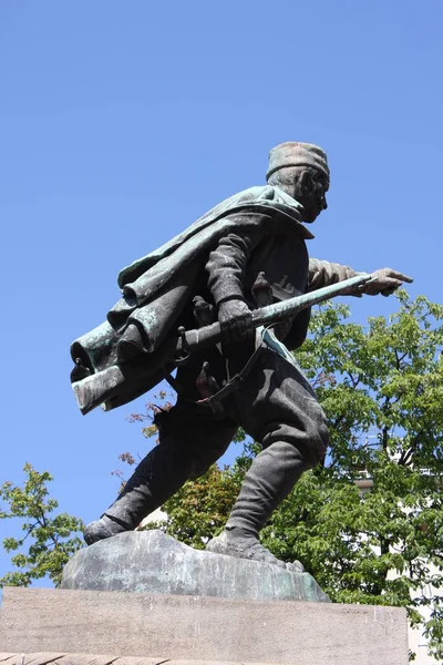 Staty av hertigen Vuk (Vojin Popovic) i Belgrad, Serbien. — Stockfoto
