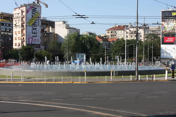 Belgrad, Serbia: 23 czerwca. 2017 - nowy Musical Fountain w Belgradzie w pobliżu Hotel Slavija w Belgradzie. — Zdjęcie stockowe