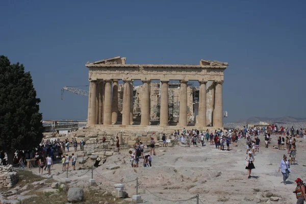 Parthenon temple in Acropolis Hill in Athens, Greece — Stock Photo, Image
