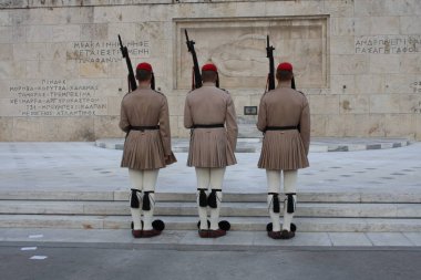 Yunan Parlamentosu, Atina önünde evzoni görevlisi