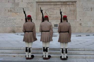 Yunan Parlamentosu, Atina önünde evzoni görevlisi