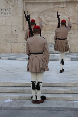 Yunan Parlamentosu, Atina önünde evzoni görevlisi