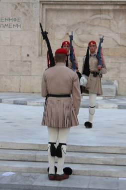 Yunan Parlamentosu, Atina önünde evzoni görevlisi