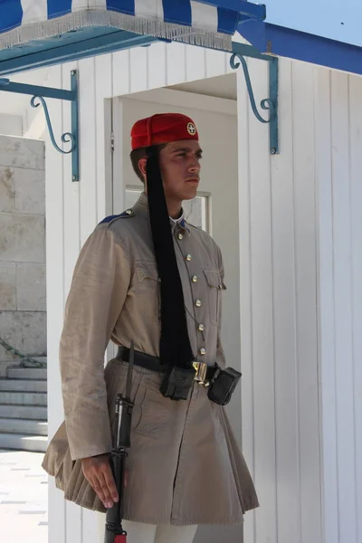 Guardia Evzoni davanti al parlamento greco, Atene — Foto Stock