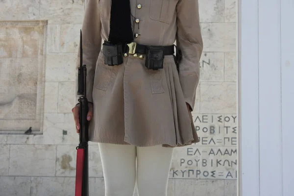 Evzoni guarda em frente ao parlamento grego, Atenas — Fotografia de Stock