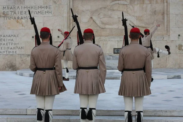Evzoni őr előtt a görög parlament, Athén — Stock Fotó