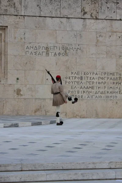 Guardia Evzoni davanti al parlamento greco, Atene — Foto Stock