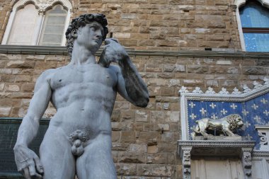 İtalya, Floransa 'daki Piazza della Signoria' da Michelangelo 'nun Davut heykeli.