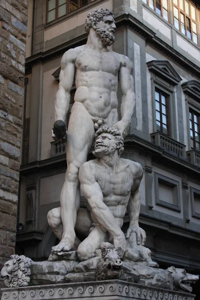 Szczegóły na posąg Herkulesa i Caco Baccio Bandinelli, Piazza della Signoria we Florencji, Włochy — Zdjęcie stockowe