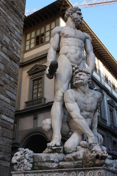 Herkül heykeli ve Caco Baccio Bandinelli'nin, Floransa, İtalya Piazza della Signoria ile ilgili ayrıntılar