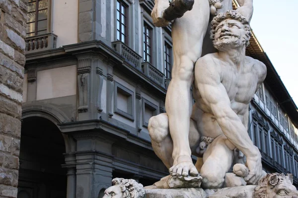 Gegevens over de Statue of Hercules en Caco van Baccio Bandinelli, Piazza della Signoria in Florence, Italië — Stockfoto