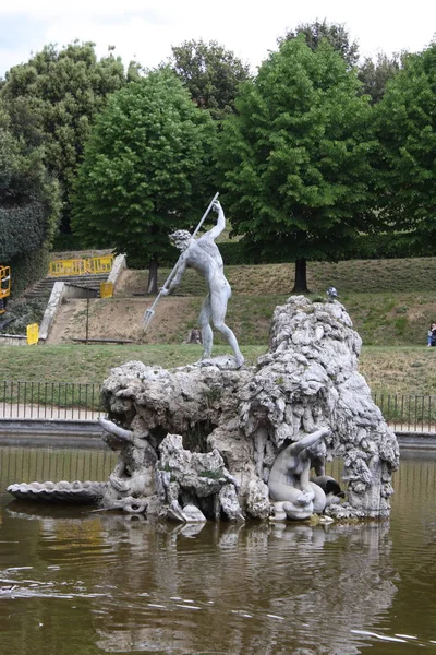 Fontanna Neptuna w centrum Ogrodów Boboli. Rzeźbiarz, Stoldo Lorenzi. Florencja — Zdjęcie stockowe