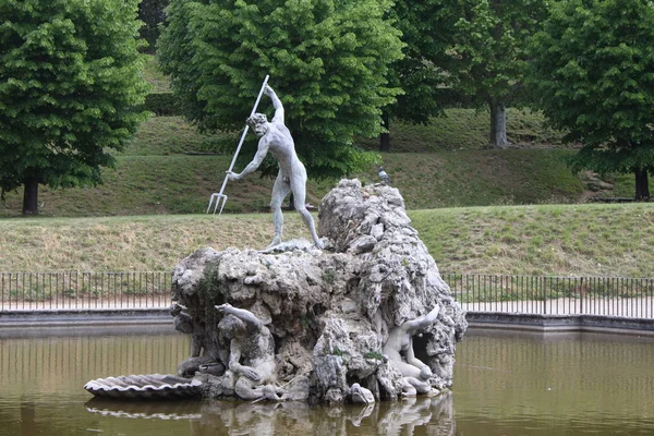 Boboli Bahçeleri ortasına Neptün Çeşmesi. Heykeltıraş, Stoldo Lorenzi. Floransa