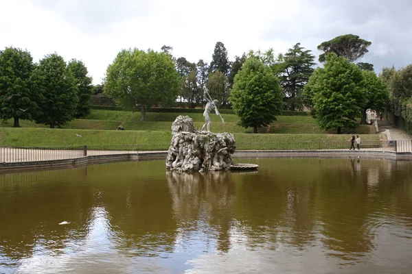 Neptunbrunnen in der Mitte des Boboli-Gartens. der Bildhauer stoldo lorenzi. Florenz — Stockfoto