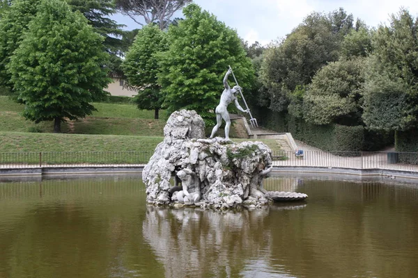 Fontana di Nettuno al centro del Giardino di Boboli. Lo scultore, Stoldo Lorenzi. Firenze — Foto Stock