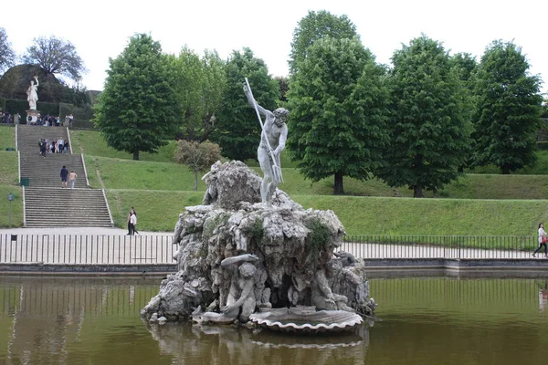 Neptunbrunnen in der Mitte des Boboli-Gartens. der Bildhauer stoldo lorenzi. Florenz — Stockfoto