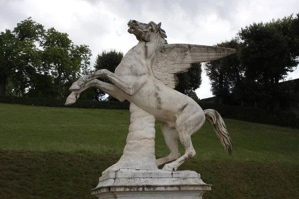 Statue in boboli gärten - florenz, toskana, italien — Stockfoto