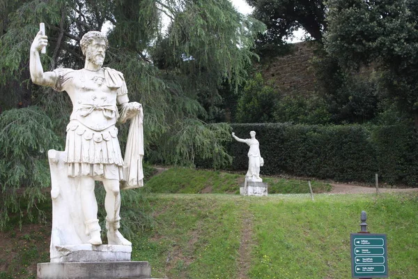 Άγαλμα στους κήπους Boboli - Φλωρεντία, Τοσκάνη, Ιταλία — Φωτογραφία Αρχείου