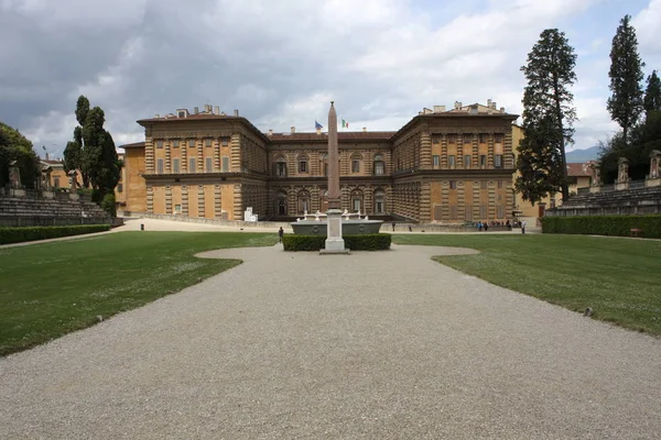 View of the Palazzo Pitti in Florence - Italy with some amasing details. — Stock Photo, Image