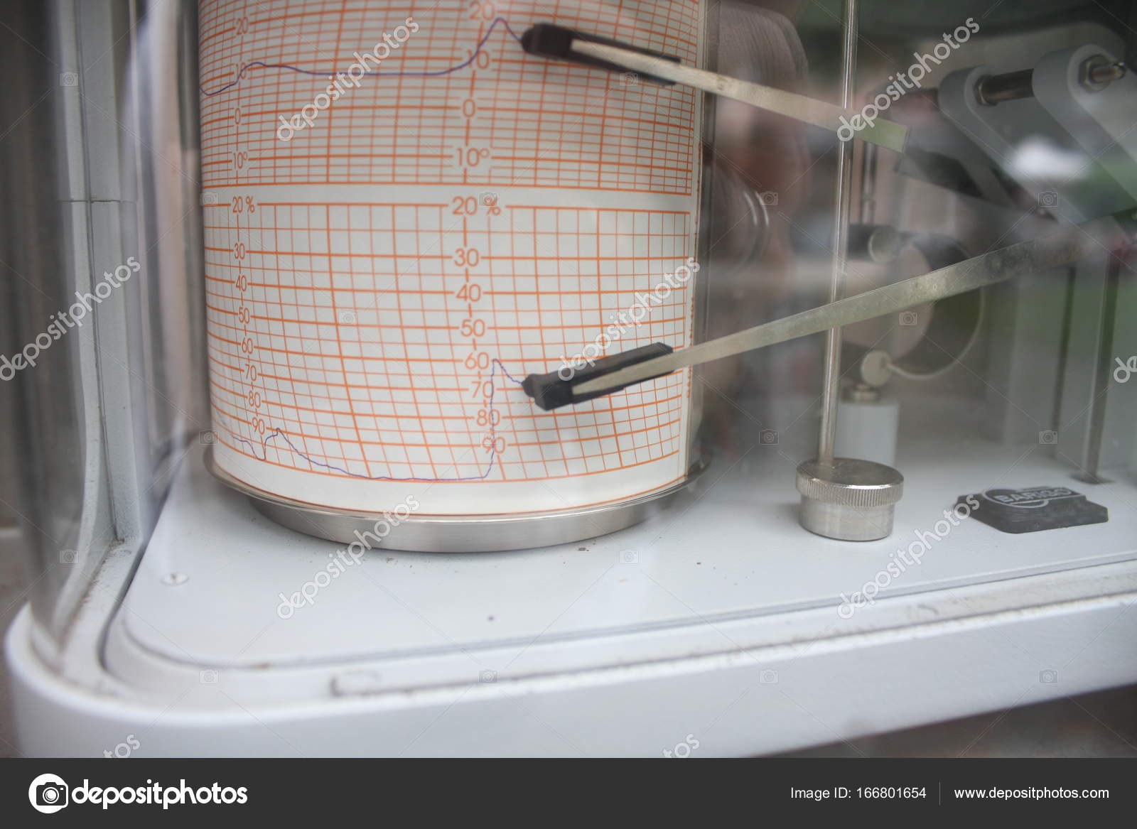 Vista Primer Plano Del Sismógrafo Vintage — Foto de stock #166801654 ©  miroslav110, image size:1600x1167