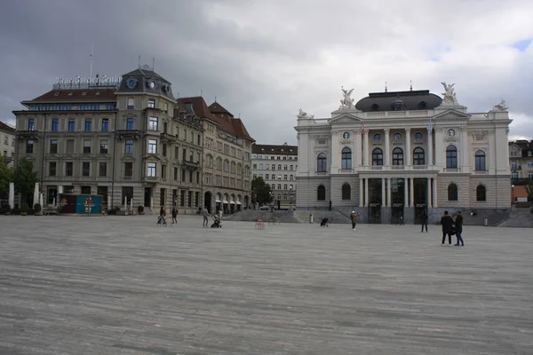 Sechselautenplatz és a zürichi Operaház Opernhaus zürichi Svájci.. — Stock Fotó