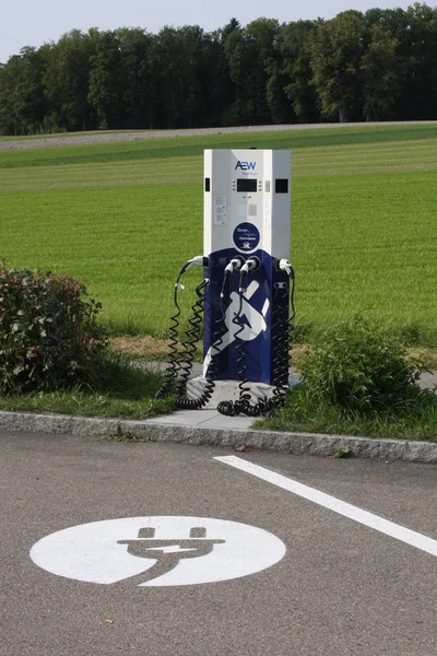 Aarau, İsviçre: Ekim, 1 2017 - güç kaynağı Aarau elektrikli otomobil için