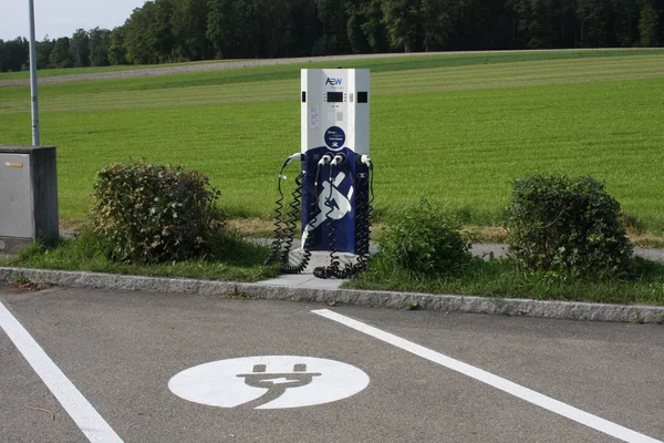 Aarau, İsviçre: Ekim, 1 2017 - güç kaynağı Aarau elektrikli otomobil için