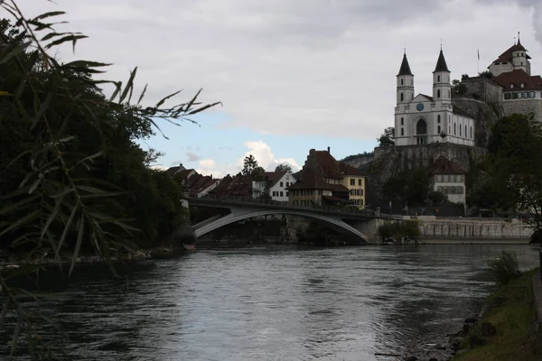 Aarburg zamku nad rzeką Aare w Aarau, Szwajcaria (duży plik szyte) — Zdjęcie stockowe