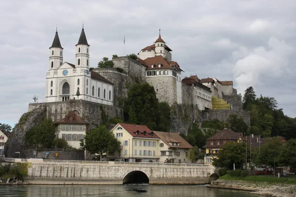 Aarburg zamku nad rzeką Aare w Aarau, Szwajcaria (duży plik szyte) — Zdjęcie stockowe