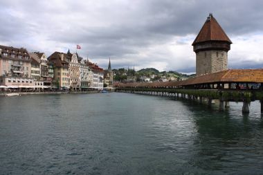Ünlü Şapel Bridge'de Lucerne bir güzel yaz günde, İsviçre