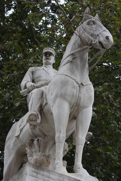 Král Konstantin i. na koni, socha, Thessaloniki, Řecko — Stock fotografie