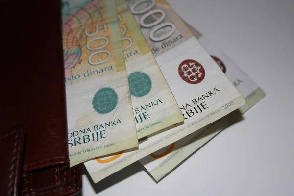 Banknote zu 100, 500 und 2000 serbischen Dinar (rsd)) — Stockfoto