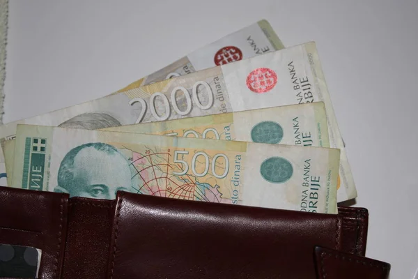 Banknot 100, 500 ve 2000 Sırp dinar (Rsd)