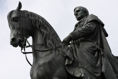 Kral John'a Saksonya (Konig Johann I. von Sachsen) Theaterplatz Dresden adlı heykeli,