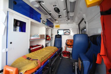 Ambulans araba iç ve arka alan.