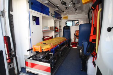 Ambulans araba iç ve arka alan.