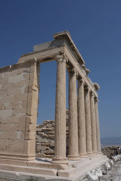유명한 Caryatids, 아크로폴리스 언덕, 아테네 역사적인 센터, 아티키, 그리스와 아이코 닉 Erechtheion의 사진 — 스톡 사진