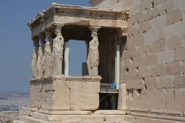 Akropol ateński - Erechtheion z gankiem Karyatidów, Grecja — Zdjęcie stockowe
