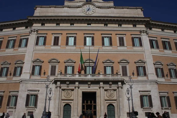 Palazzo Montecitorio Roma 'da ünlü bir yapı ve Italyan milletvekilleri odası 'nın koltuğu.