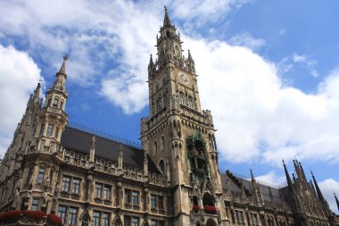 Neue Rathaus (New Town Hall)-muhteşem neo-Gotik Münih, Almanya'nın bina