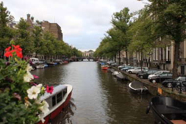 Güzel cnals Amsterdam şehrin görünümünü. Hollanda